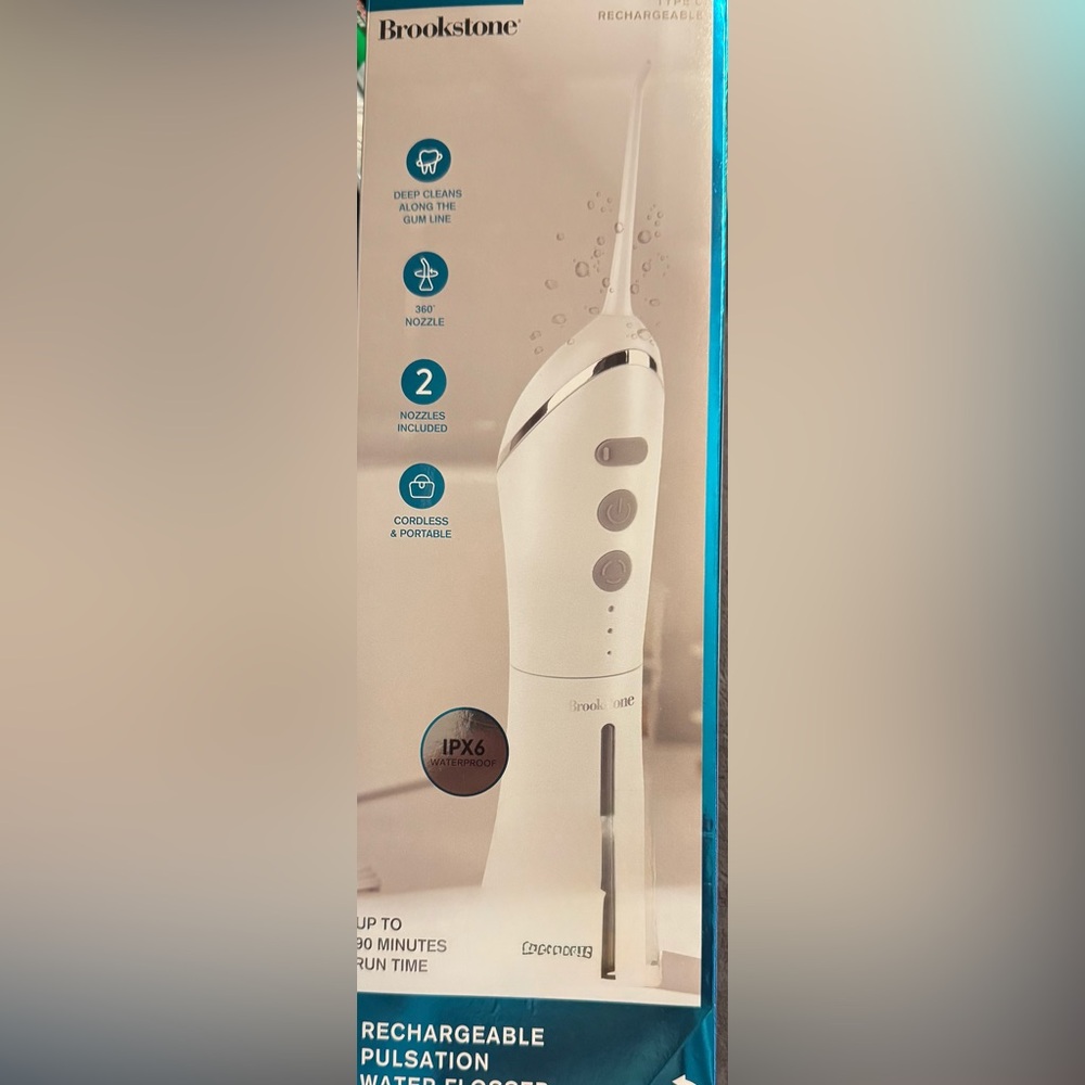 BROOKSTONE Rechargeable Pulsation Water Flosser IPX Waterproof NEW IN BOX!